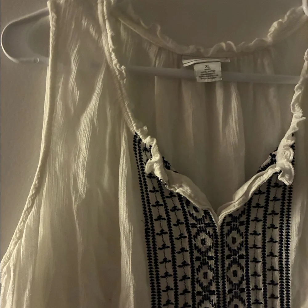 Liz Claiborne White and Black Embroidered Blouse - Picture 2 of 3